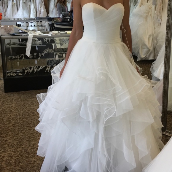 PRONOVIAS ALBANIA Ivory Wedding Gown -Size 8 - Picture 6 of 6